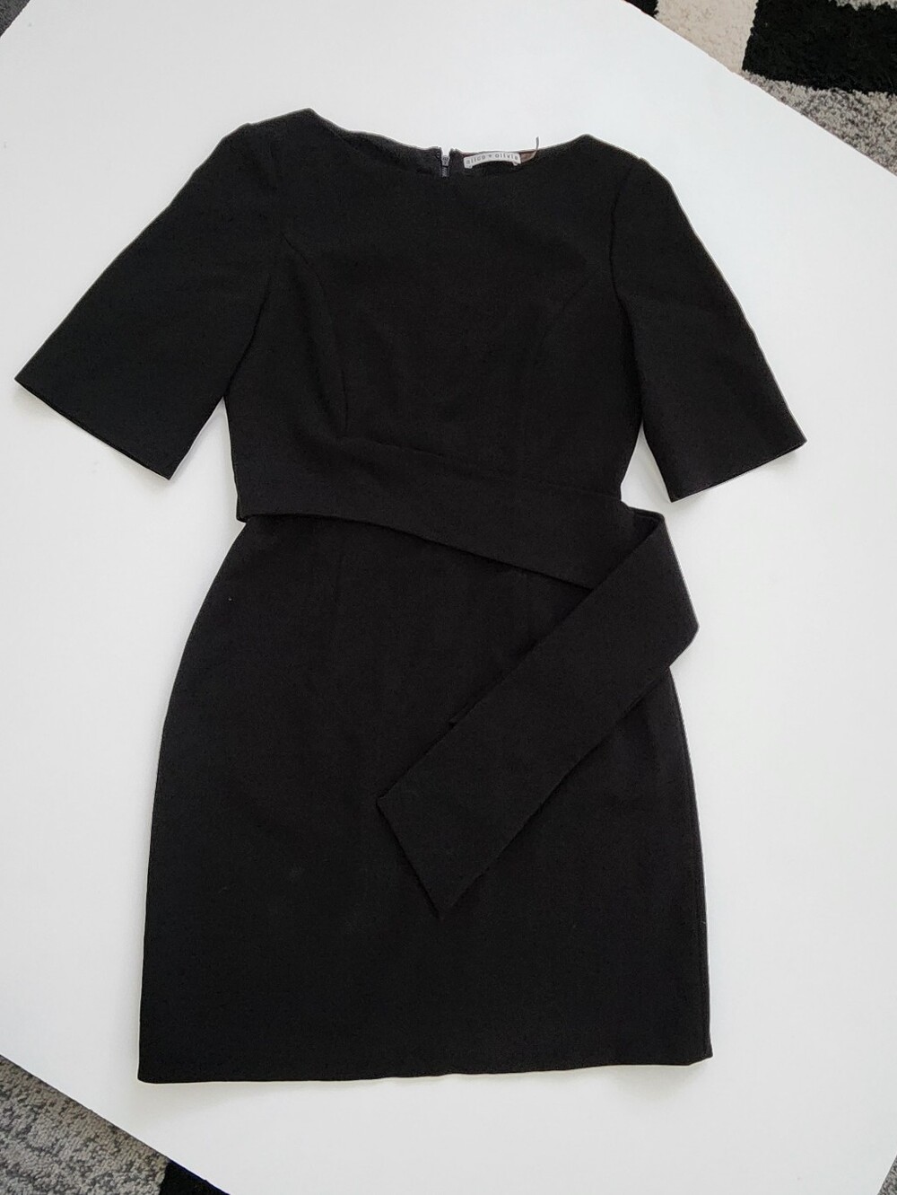 Alice + Olivia Black Short Sleeve Shift Dress with Waist Tie Size:6